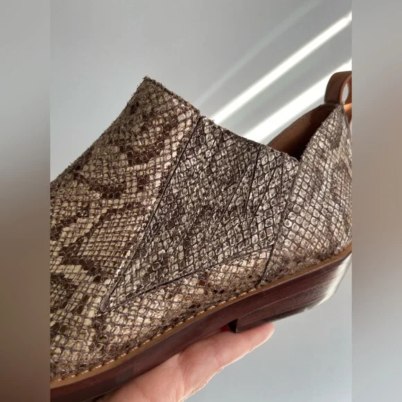 Gentle Souls Snakeskin Embossed Leather Bootie Size 6 New - Picture 8 of 11